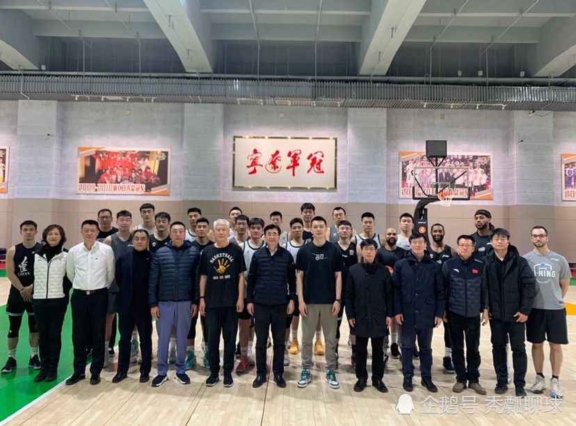 【比赛焦点瞬间】第5分钟，布罗亚禁区右侧得球，动作太慢被勒米纳补防铲断！